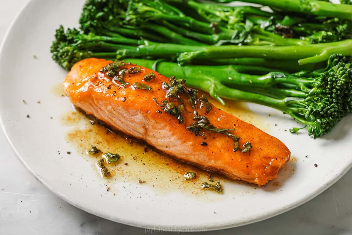 Seared Salmon with Magical Butter Sauce: A Restaurant-Quality Dish You Can Make at Home